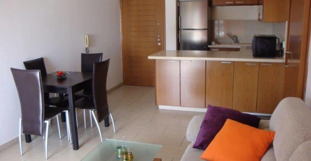 River Beach Apartments Limassol Bagian luar foto